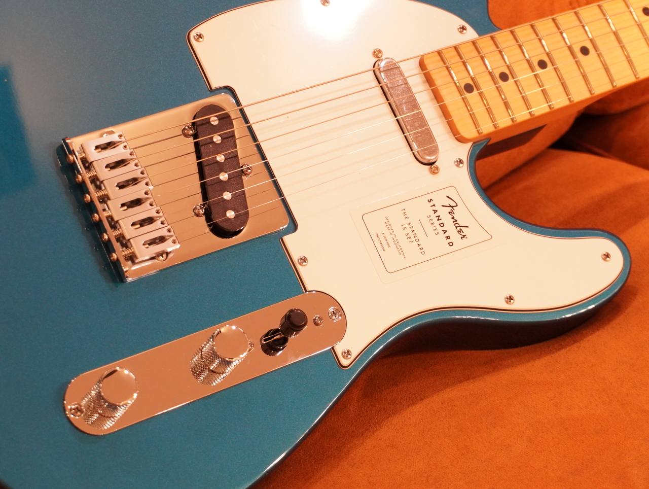 Fender テレキャスター Fender Standard Telecaster, Maple Fingerboard, White
