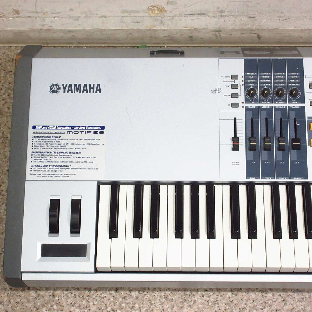 YAMAHA MOTIF ES8 