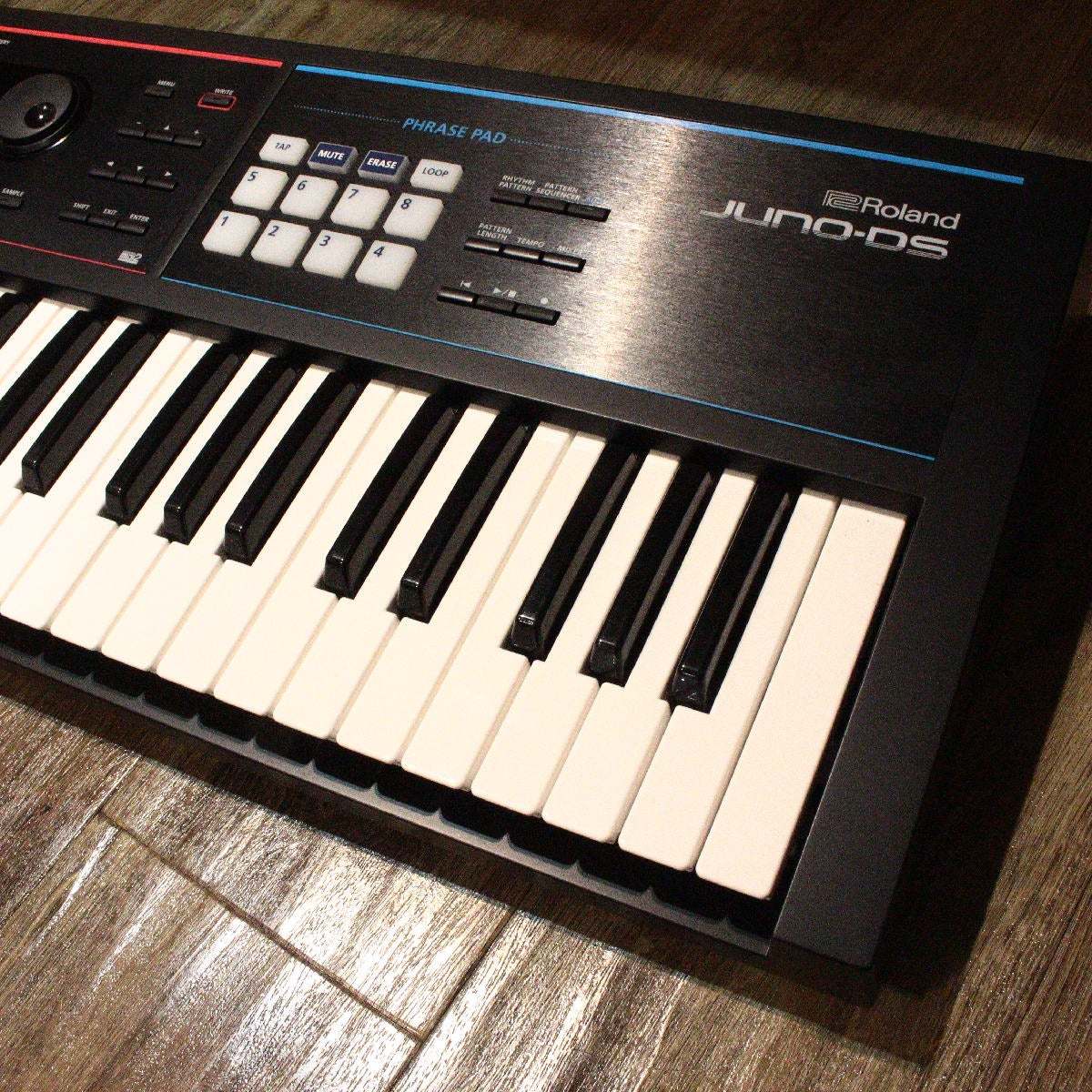 Roland JUNO-DS61 【渋谷店】（中古/送料無料）【楽器検索デジマート】