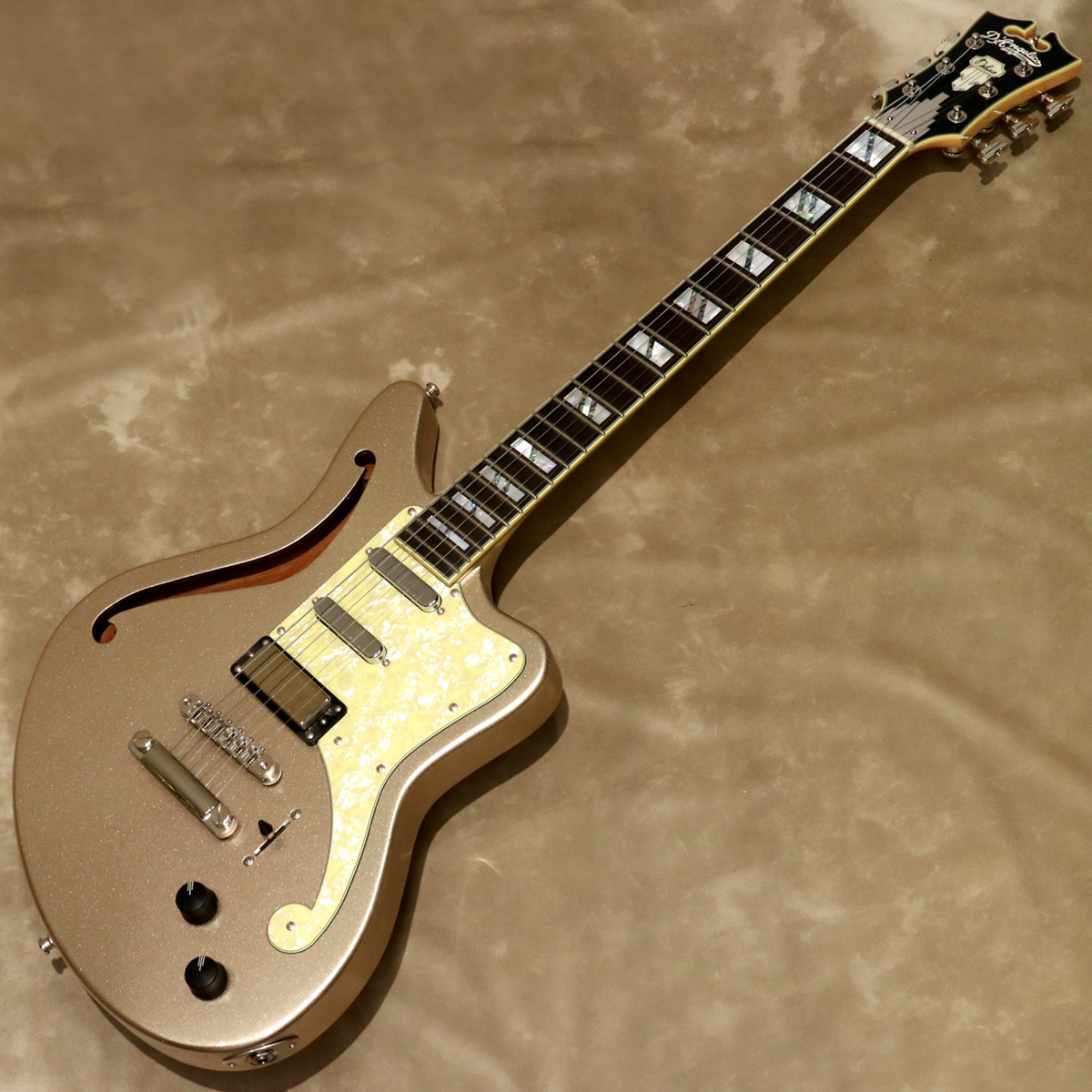D'Angelico Deluxe Series Deluxe Bedford SH Desert Gold（新品/送料