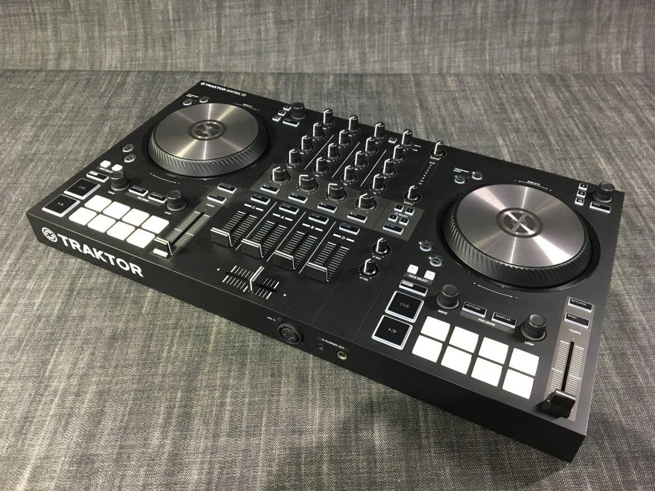 中古品NATIVE INSTRUMENTS しきつめ TRAKTOR KONTROL S4