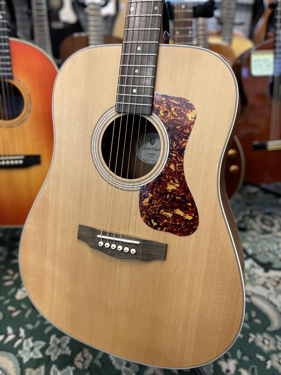 GUILD D-240E（新品特価）【楽器検索デジマート】