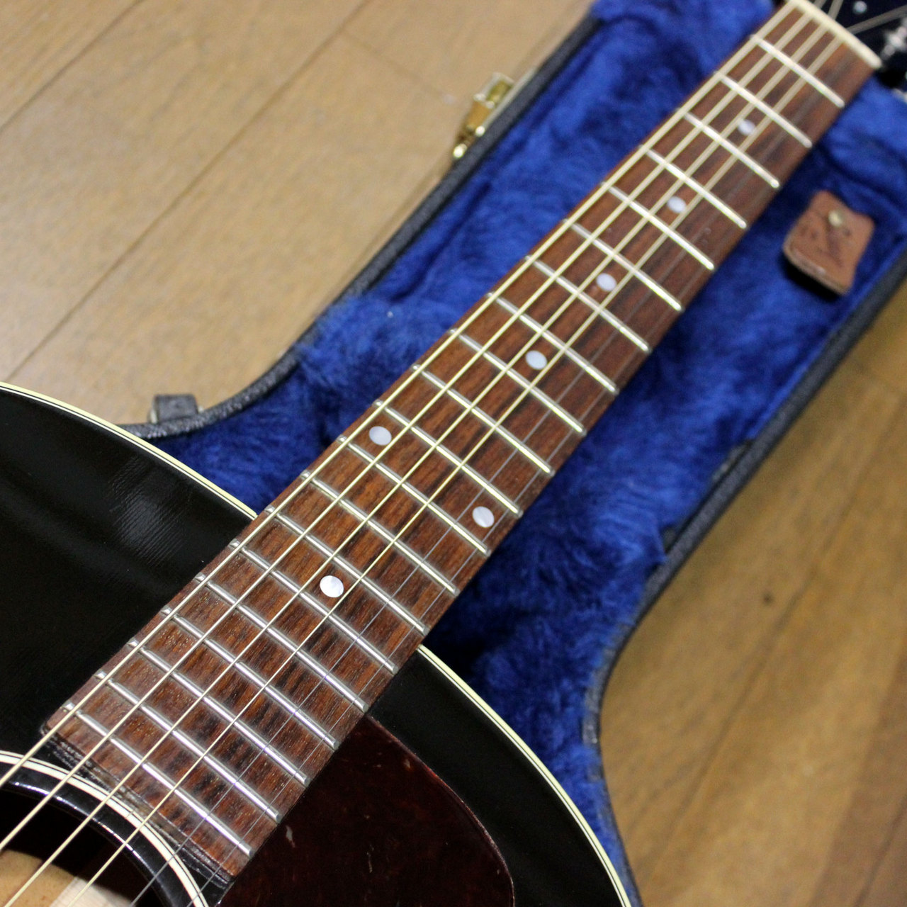 Gibson J-45 