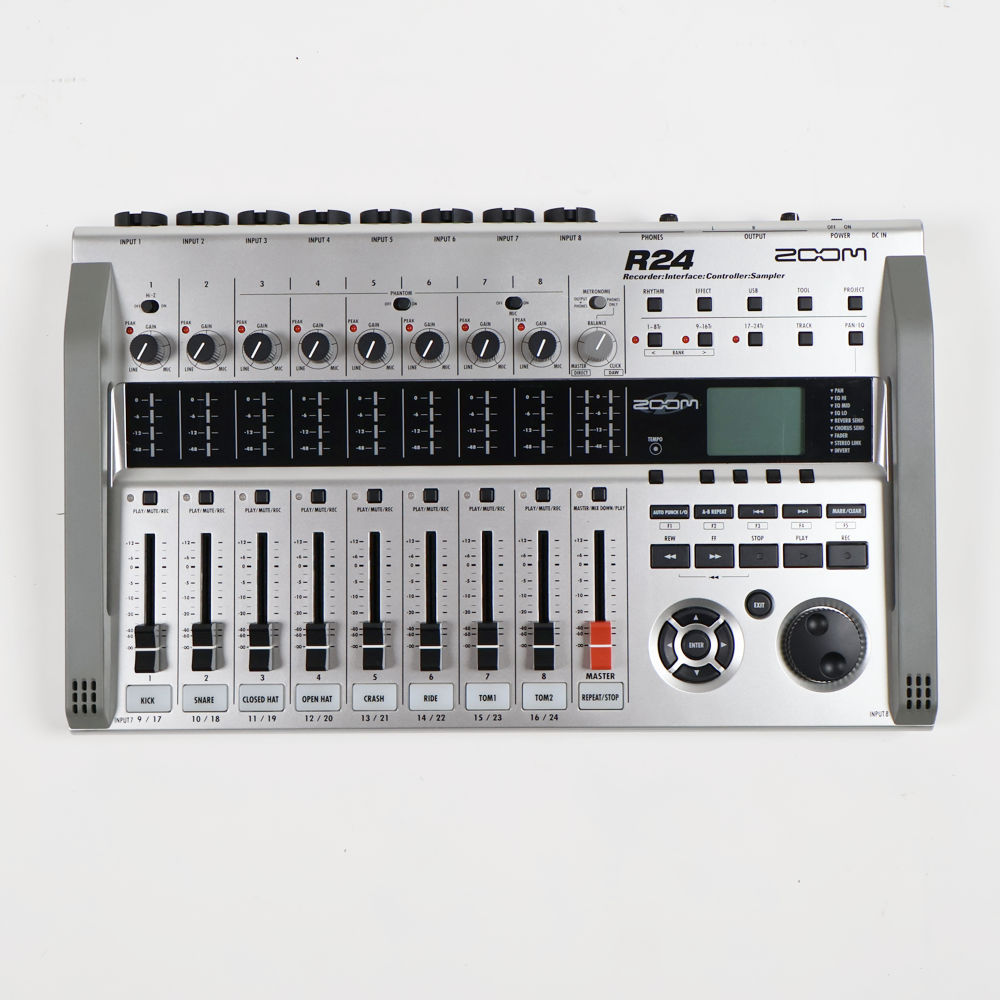ZOOM R24 マルチトラックレコーダー　ケース付き ZOOM R24 マルチトラックレコーダー ケース付き R24 Recorder