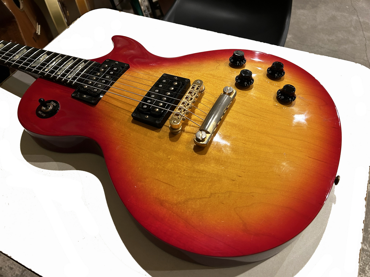 Gibson Gibson Les Paul Studio Lite Cherry Burst 1993年製（中古