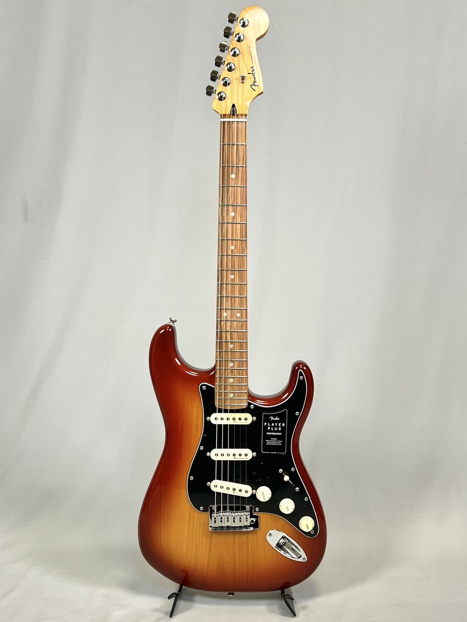 Fender Stratocaster player plusシエナサンバースト Fender Player Plus Stratocaster®, Pau Ferro Fingerboard, Sienna