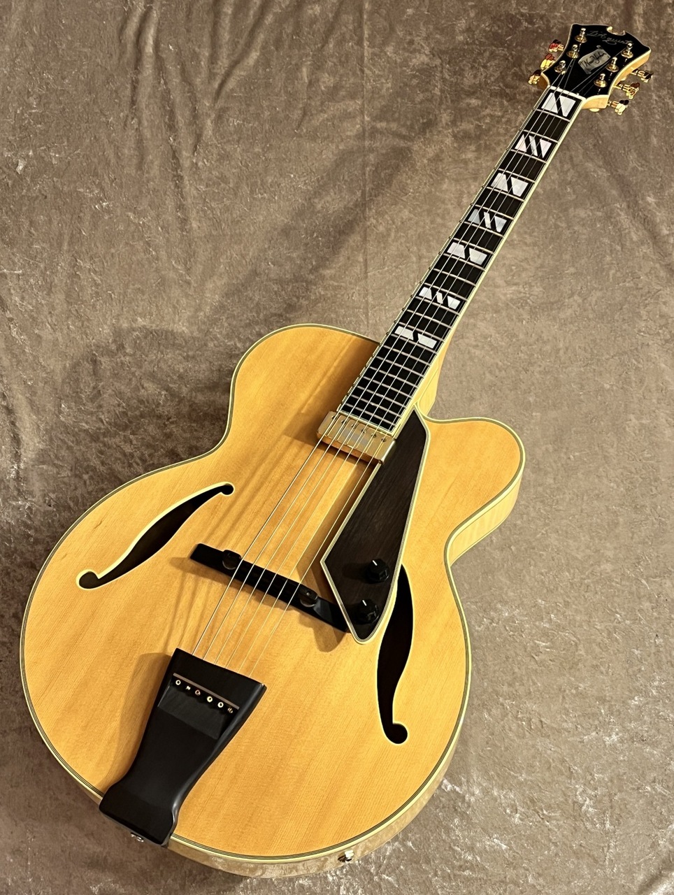 D'Aquisto 【USED】New Yorker DQ-NYE JR Natural 2005年製