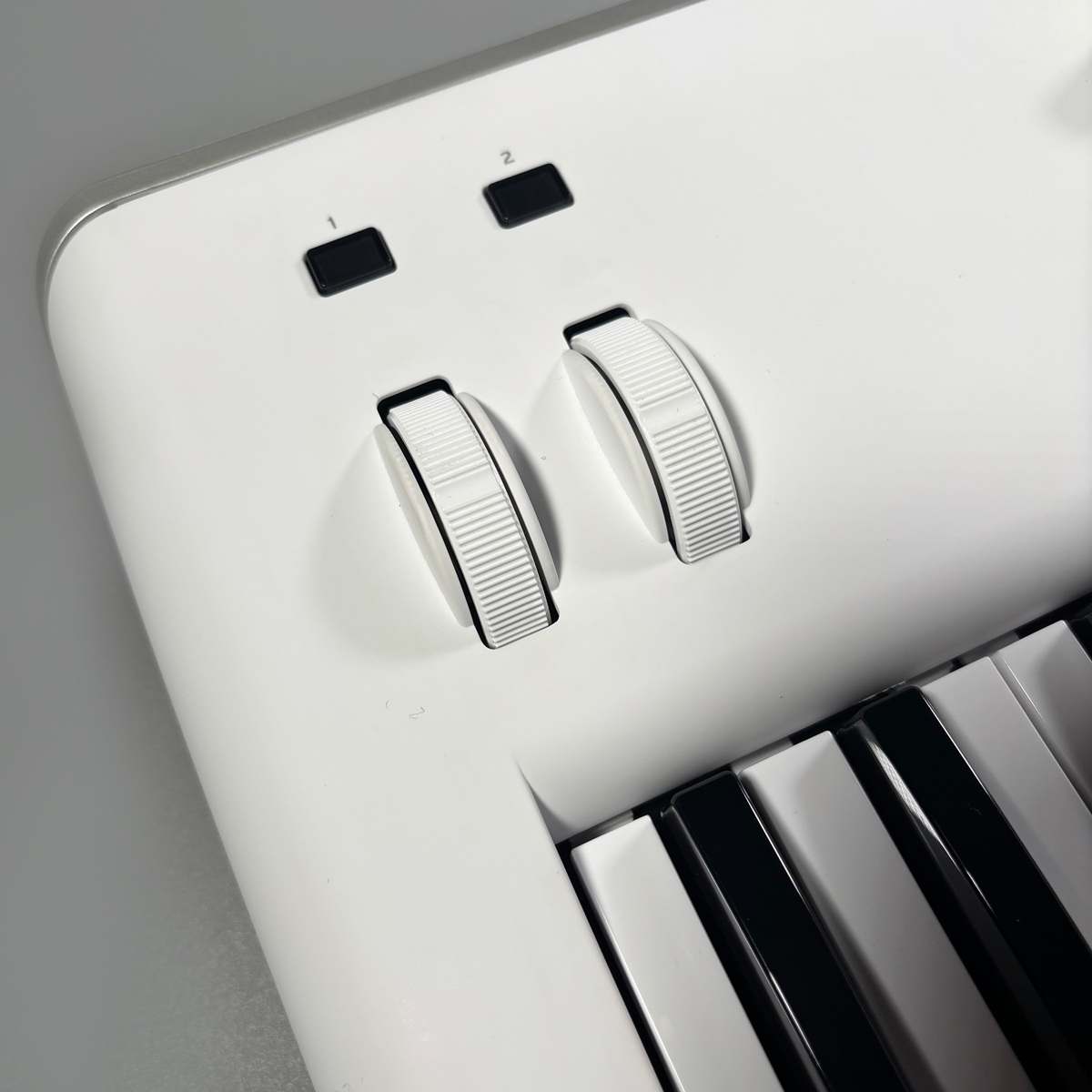 KORG KROSS2-61 (KROSS2-61-SC 限定ホワイト) 【ケース・TRITON音色SD