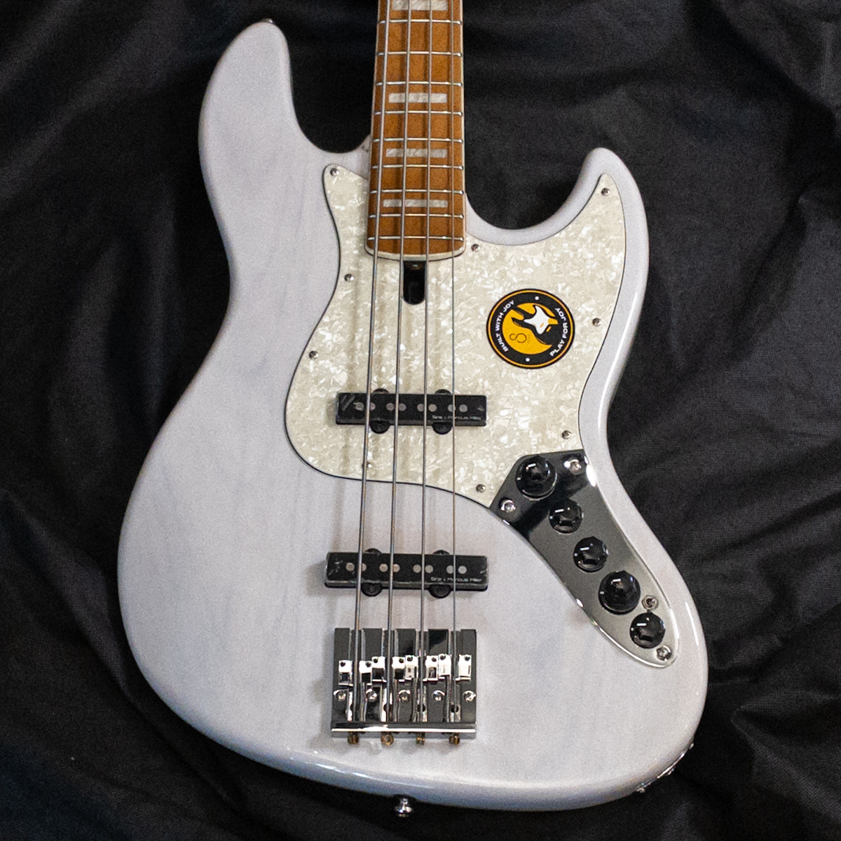 Sire Marcus Miller V8 4-String WB (White Blonde)（B級特価）【楽器