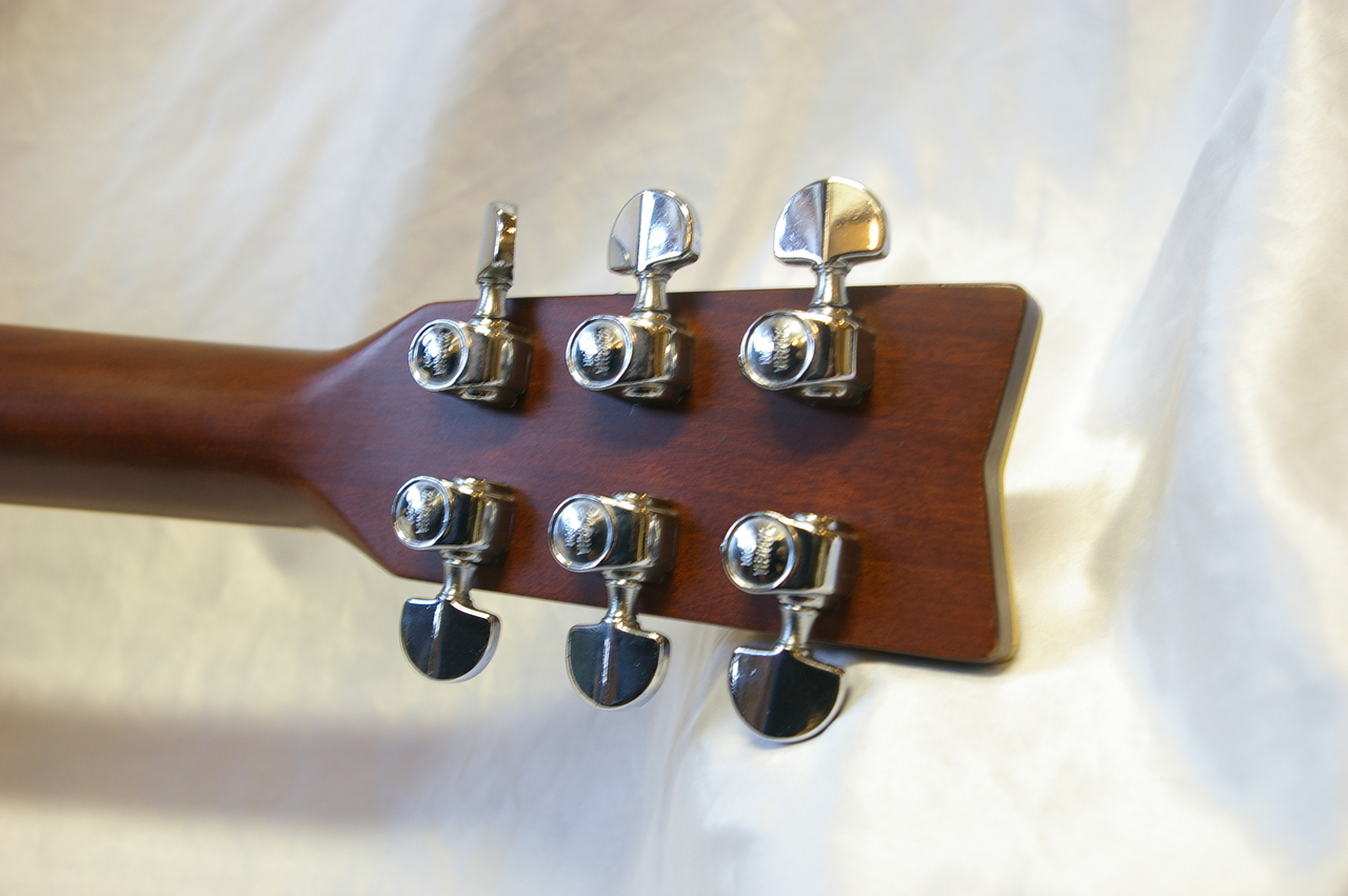 肌触りがいい YAMAHAの小ぶりなヴィンテージギターFG-252Bです