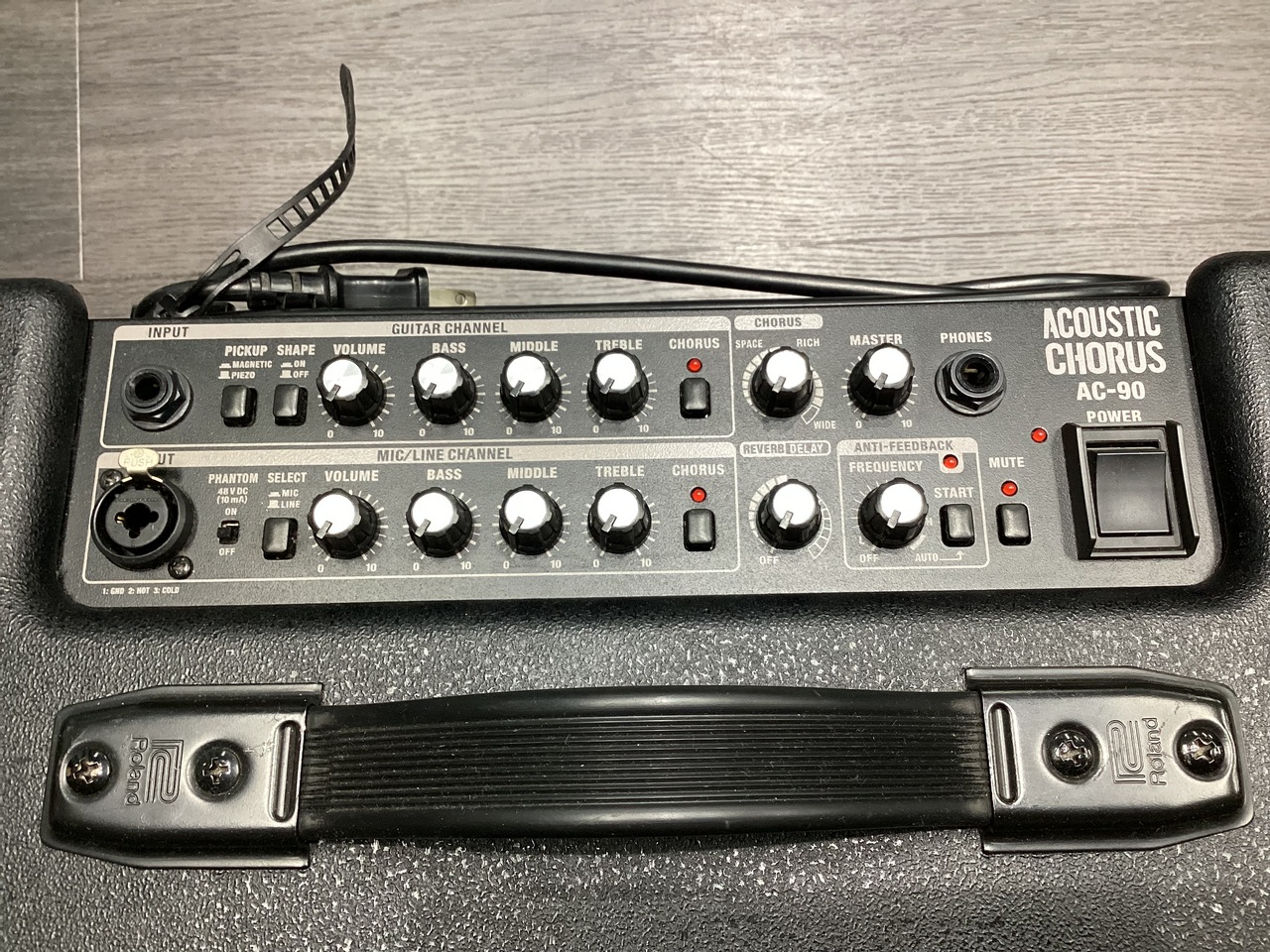 RolandAC-90美品　傷汚れほとんど無し 　販売終了モデル Amazon | Roland ローランド アコースティック ギター アンプ AC-90