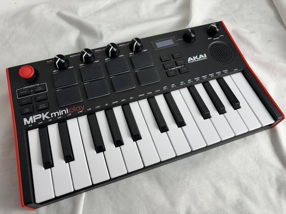 AKAI MPK mini Play MK3 スピーカー内蔵ミニキーボードコントローラー