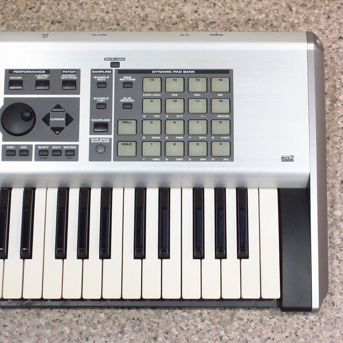Roland Fantom X6 シンセサイザー Roland Fantom X6: A great chapter in synth history! - YouTube