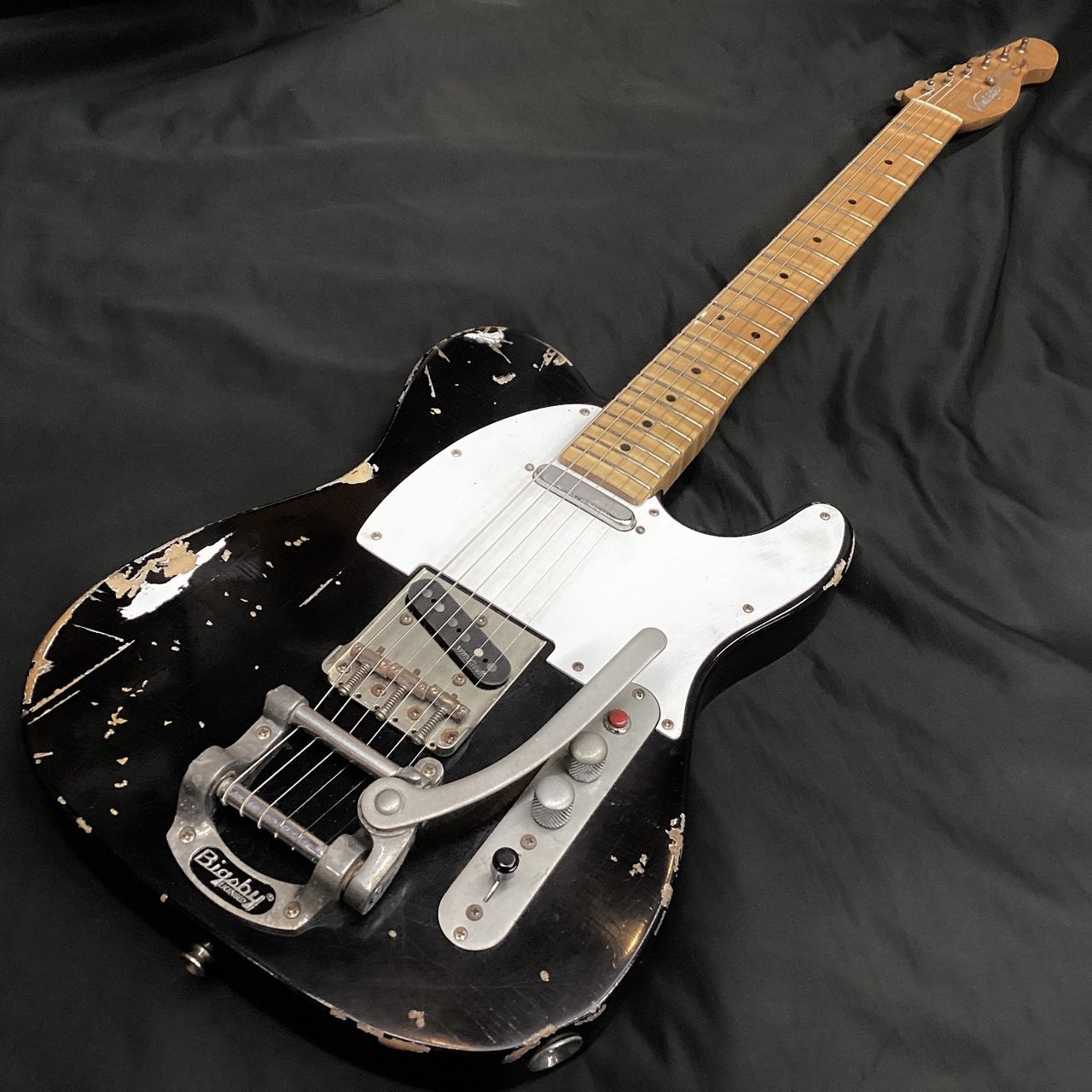 Vintage V52 ProShop Unique Electric Guitar/Black ICON with Bigsby