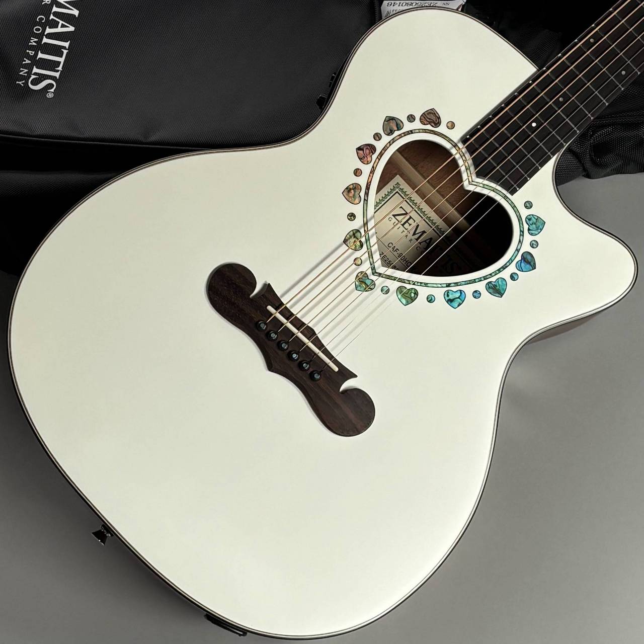 Zemaitis CAF-90HCW WHT AB エレアコ ハート形ホール カッタウェイ