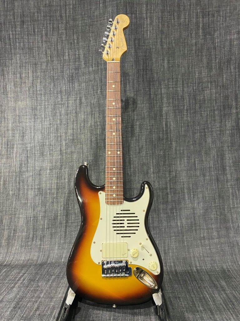 Fender Japan ST-CHAMP10 スピーカー内蔵ミニギター - 弦楽器、ギター