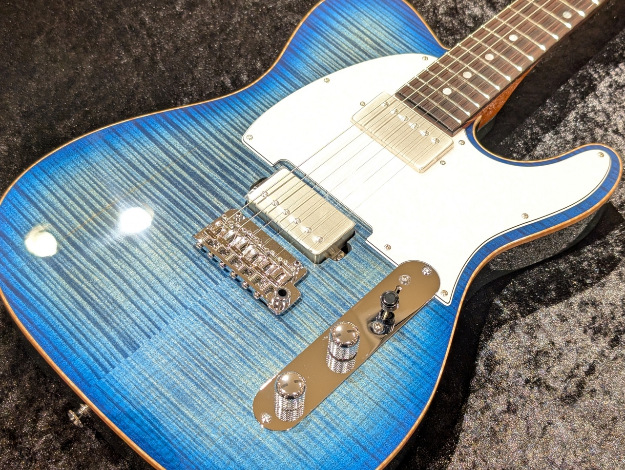 新品　トルコ音楽　ターキッシュ　マカーム　ガイド　CD2枚付き M-260E デラックス・エッジバースト｜Guild Guitars