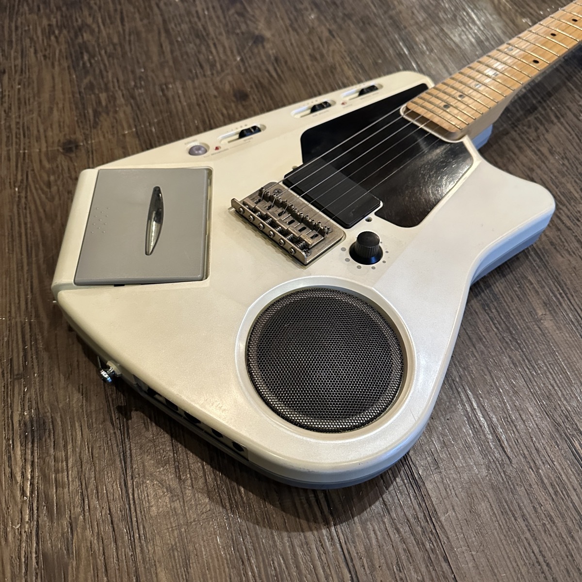 音出しOK CASIO EG-5 カセットテープ アンプ内蔵 エレキギター 音出しOK CASIO EG-5 カセットテープ アンプ内蔵 エレキギター