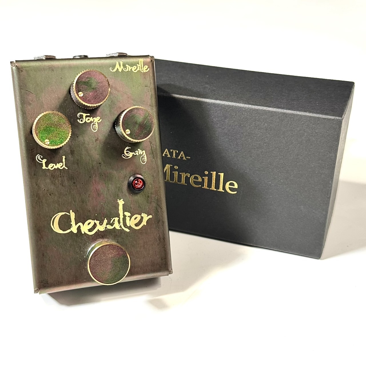 Mireille Chevalier｜高品質なノブで有名なHATAのエフェクター