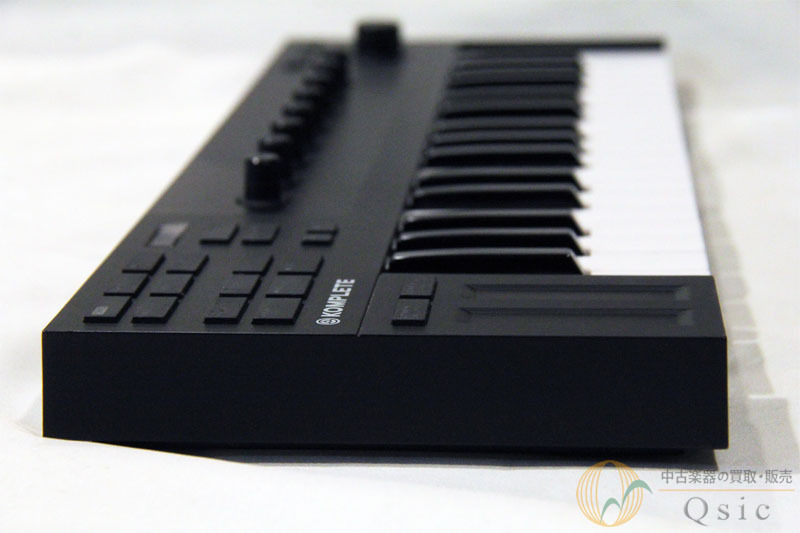 NATIVE INSTRUMENTS Komplete Kontrol M32 [SL020]【神戸店在庫