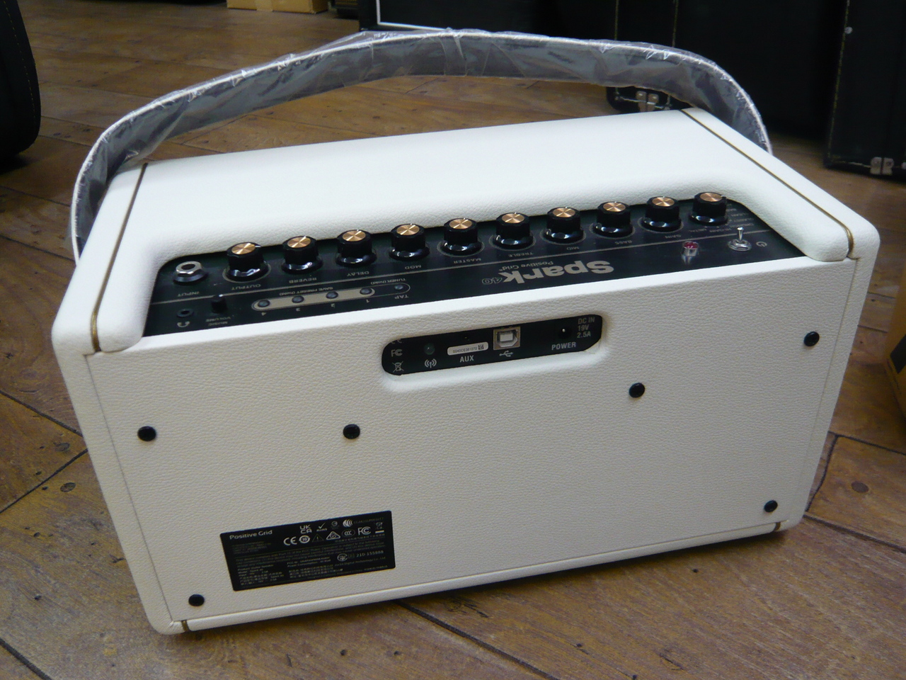 PositiveGrid Spark 40 ホワイト Positive Grid Spark 40 Pearl ギターアンプ ホワイトカラー