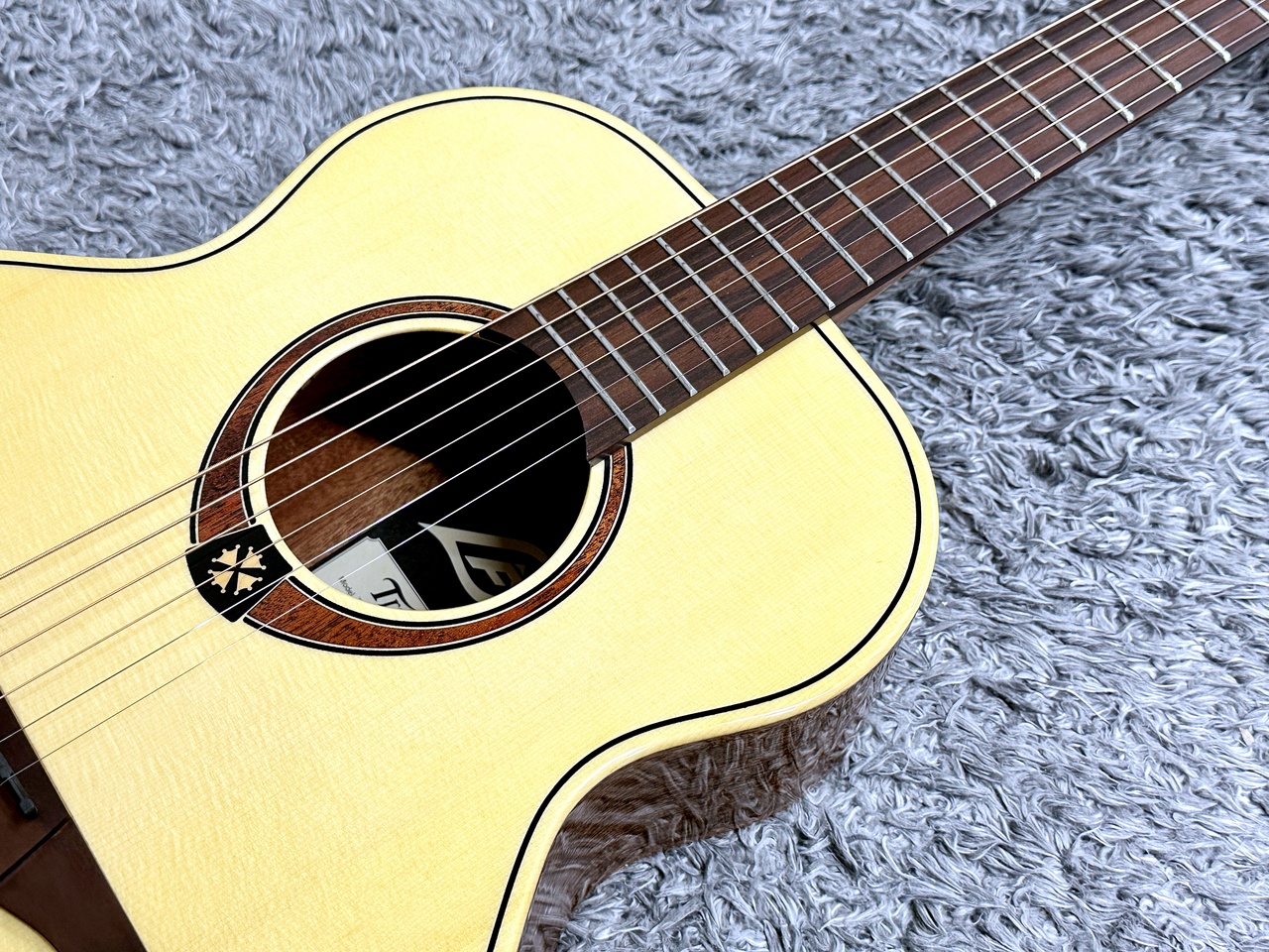 LAG Guitars TRAVEL-SP -Escapade Series- 【コンパクトサイズ】【600mmスケール 】（新品特価/送料無料）【楽器検索デジマート】