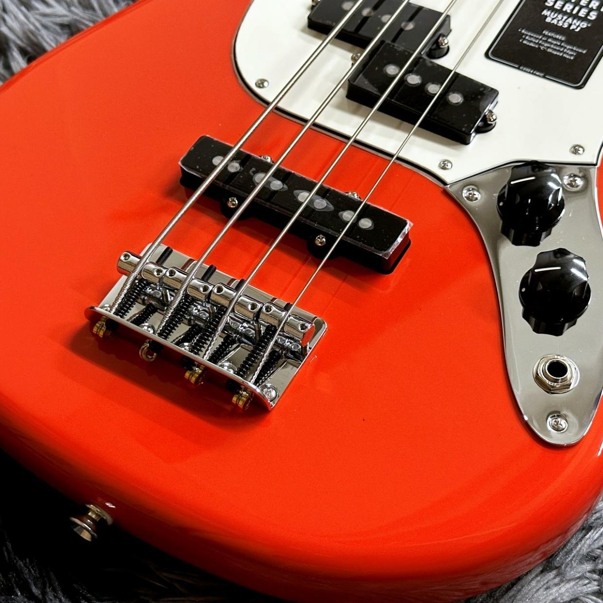 Fender Player II Mustang Bass PJ, Rosewood Fingerboard, Coral Red