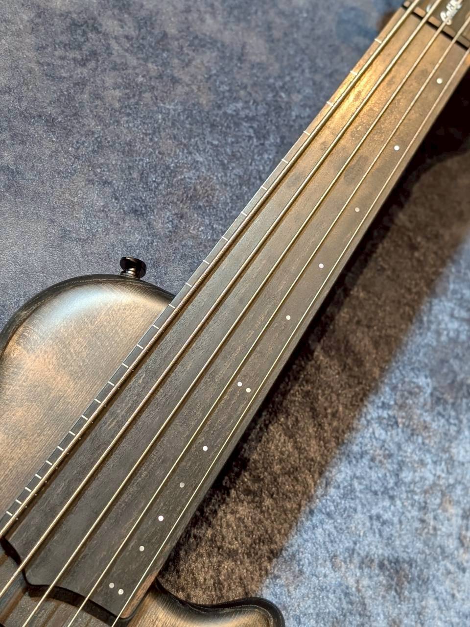 ベース MAYONES Cali 5 ベース MAYONES Cali 5 Mayones Cali 5 Fretless Mini Bass Quilted