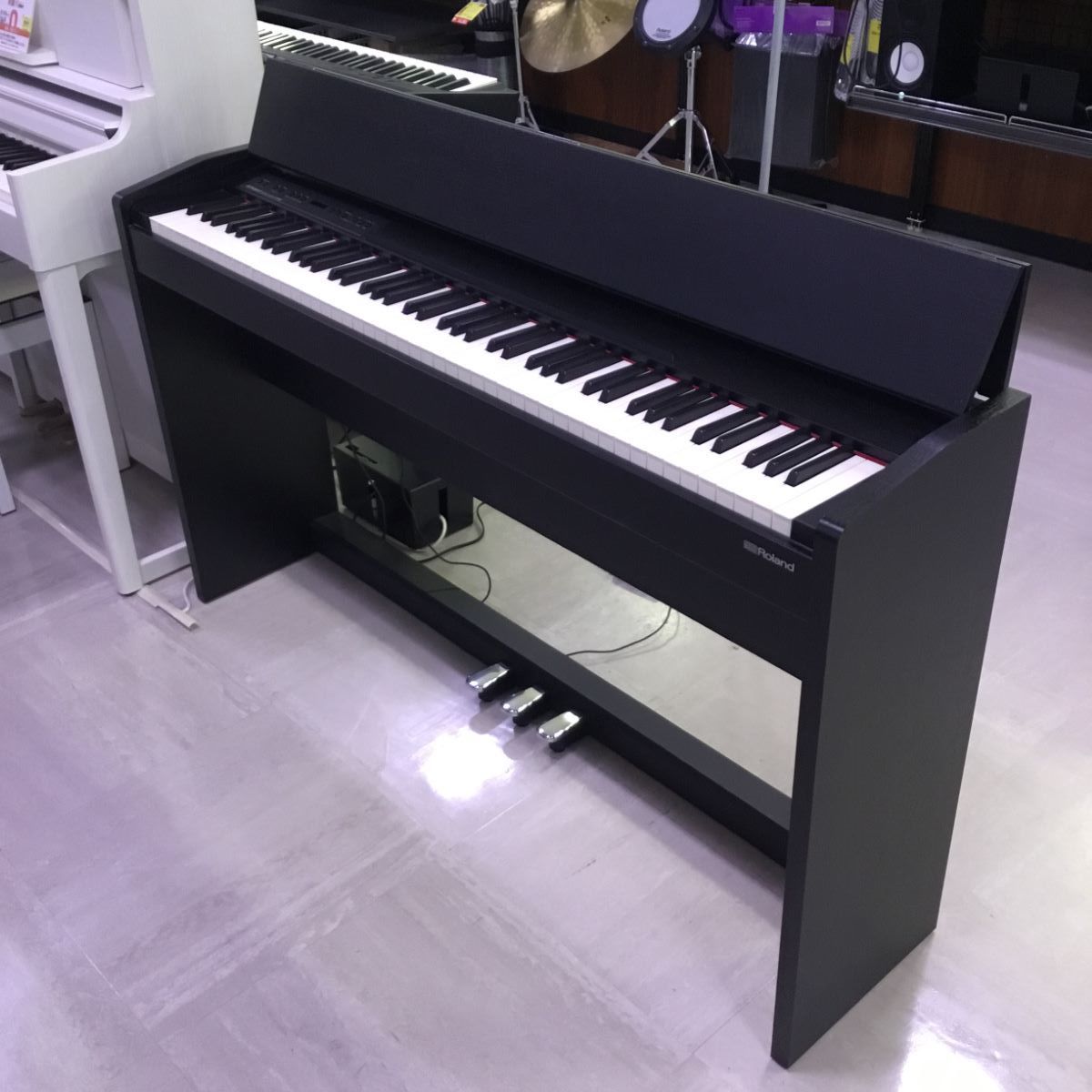 Roland F-140R（中古/送料無料）【楽器検索デジマート】