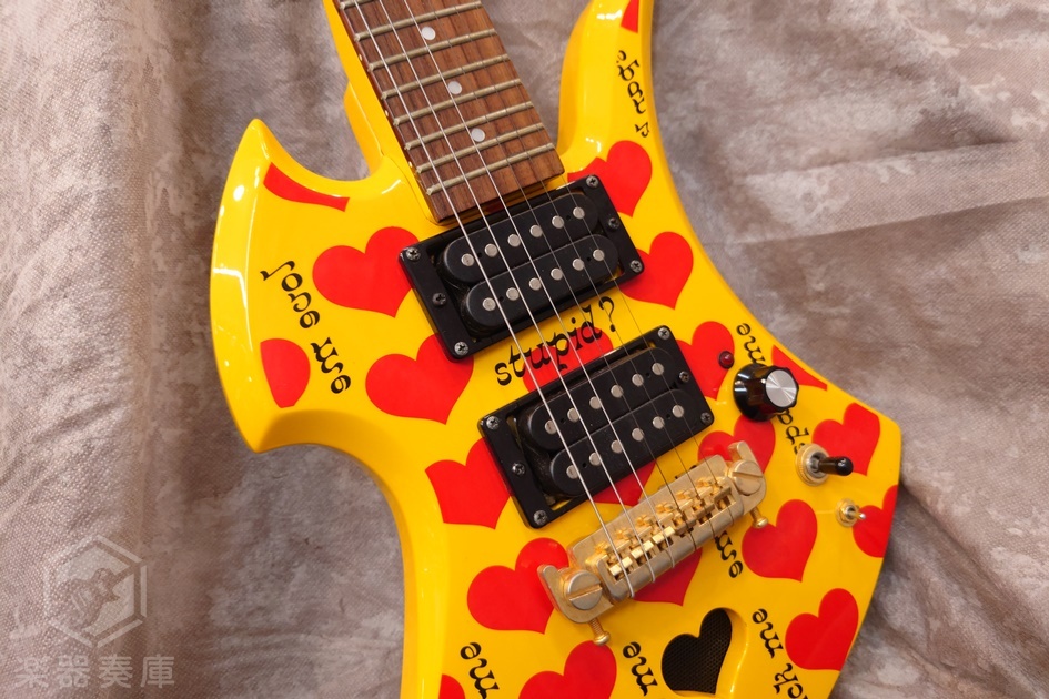 格安価格BURNY バーニー ミニエレキギターYH-JR.HeartYelloアンプ内蔵 ギター