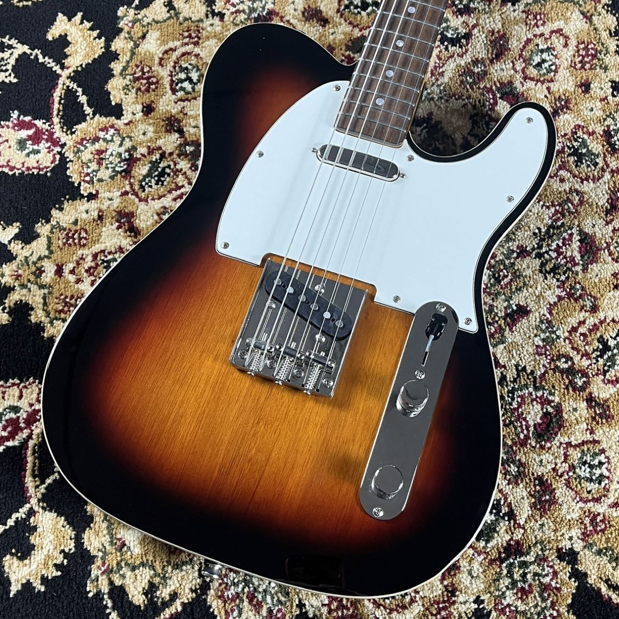 美品】SQUIER Classic とかす Vibe Baritone Custom