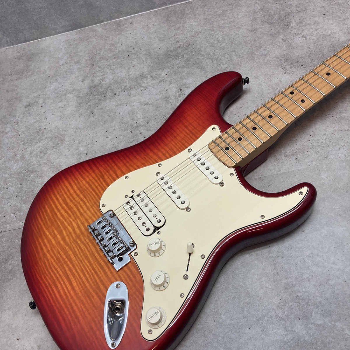 Fender Deluxe Stratocaster HSS Plus Top with iOS Connectivity 2015