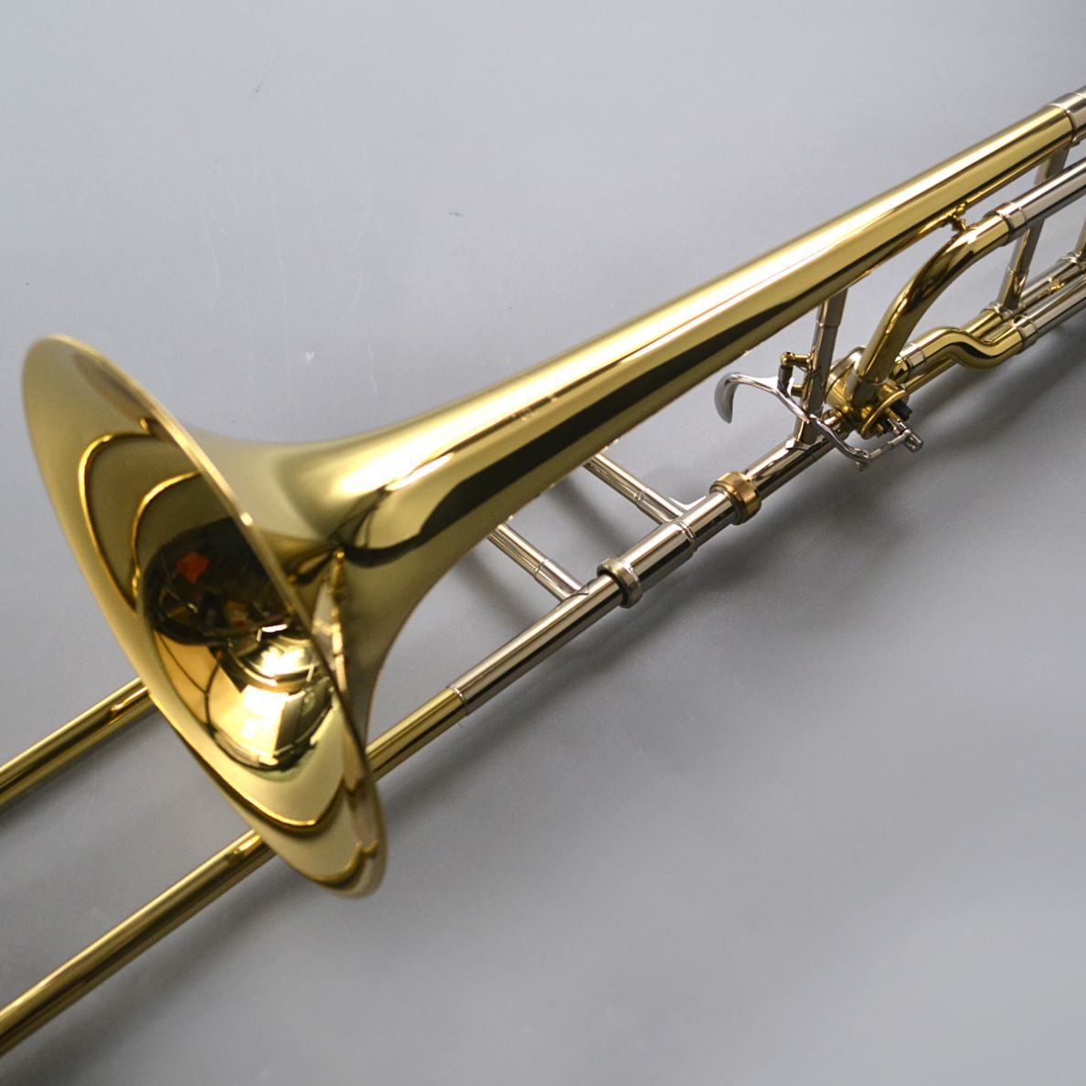 Bach 42BO GL イエローブラスベル ラッカー仕上げ オープンラップ