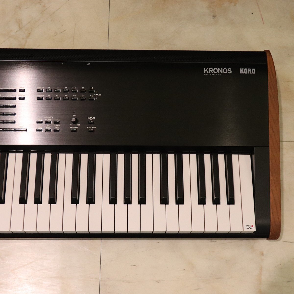 KORG　KRONOS2-88 　ハードケース付き KORGKRONOS2-88 ハードケース付き