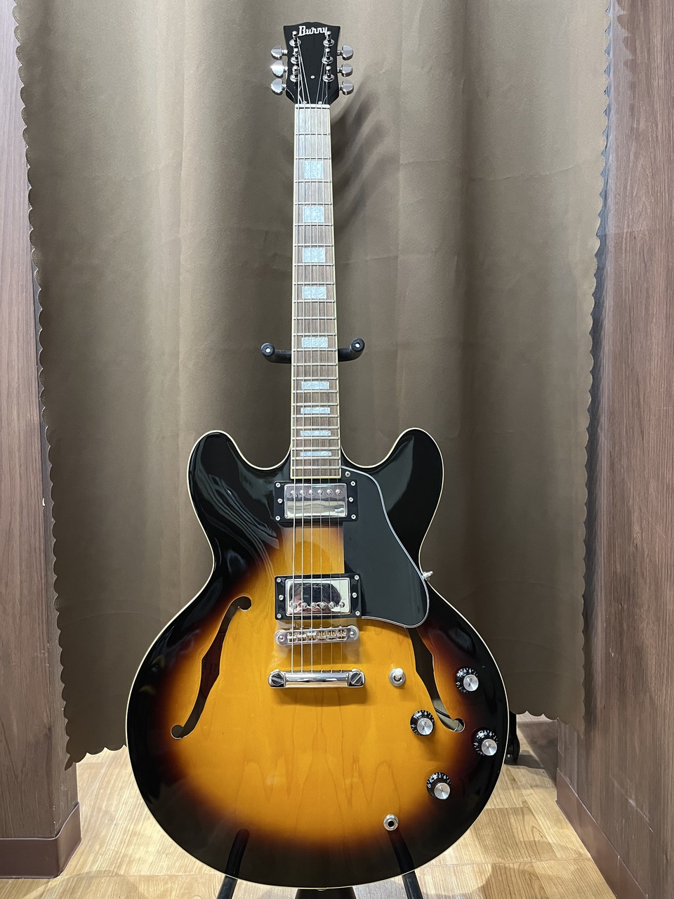 burny rsa-65 セミアコ Burny RSA-65 Sunburst 買取りました。デジマートにて￥42,800で