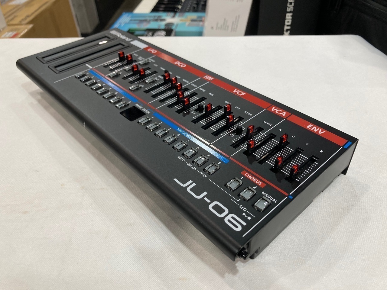 Roland Boutique JU-06 ◇美品中古入荷!名機JUNO-106をブックサイズで再現（中古）［デジマートSALE］【楽器検索デジマート】