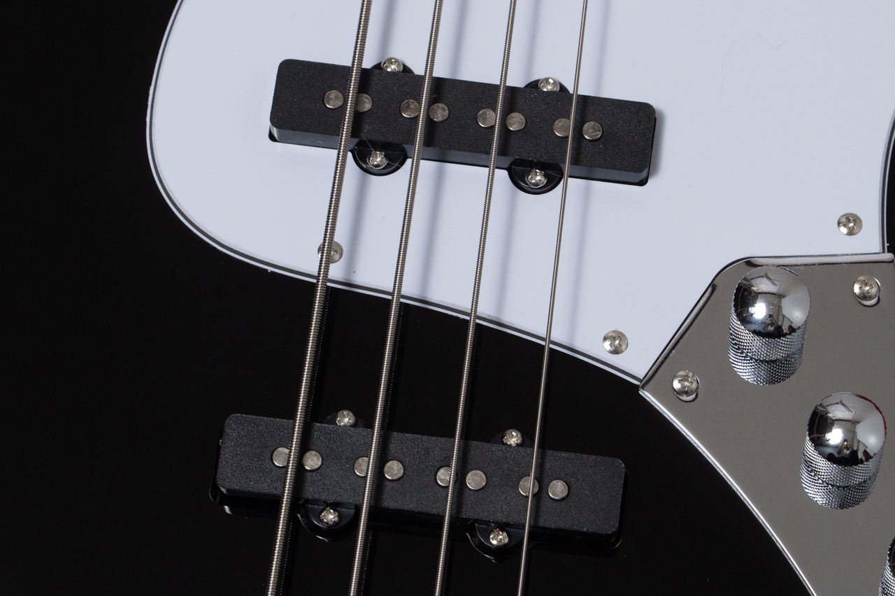 woofy basses ONE series Cavalier 4 Black（新品/送料無料）【楽器