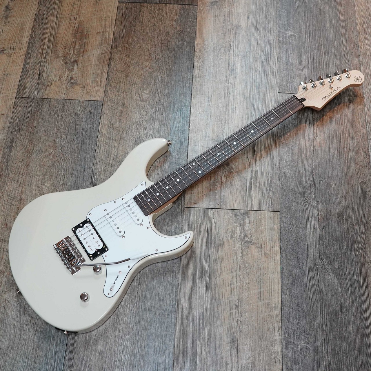 【中古美品】Yamaha PACIFICA 112V コイルタップ搭載アーム付き 中古美品】Yamaha PACIFICA 112V コイルタップ搭載アーム付き