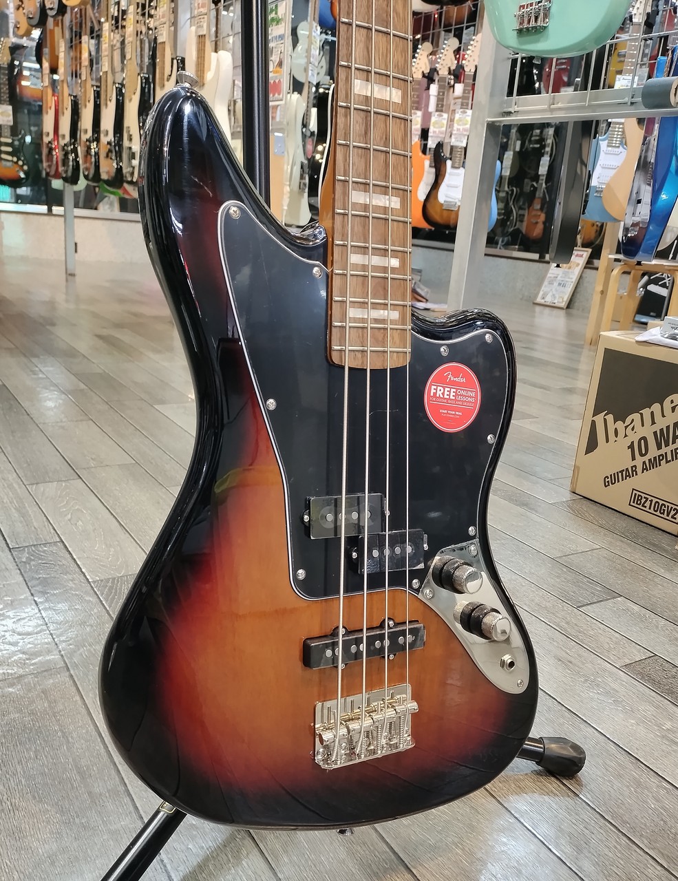 Squier by Fdender JAGUAR BASS エレキベース Amazon.co.jp: Squier by Fender エレキベース Classic Vibe