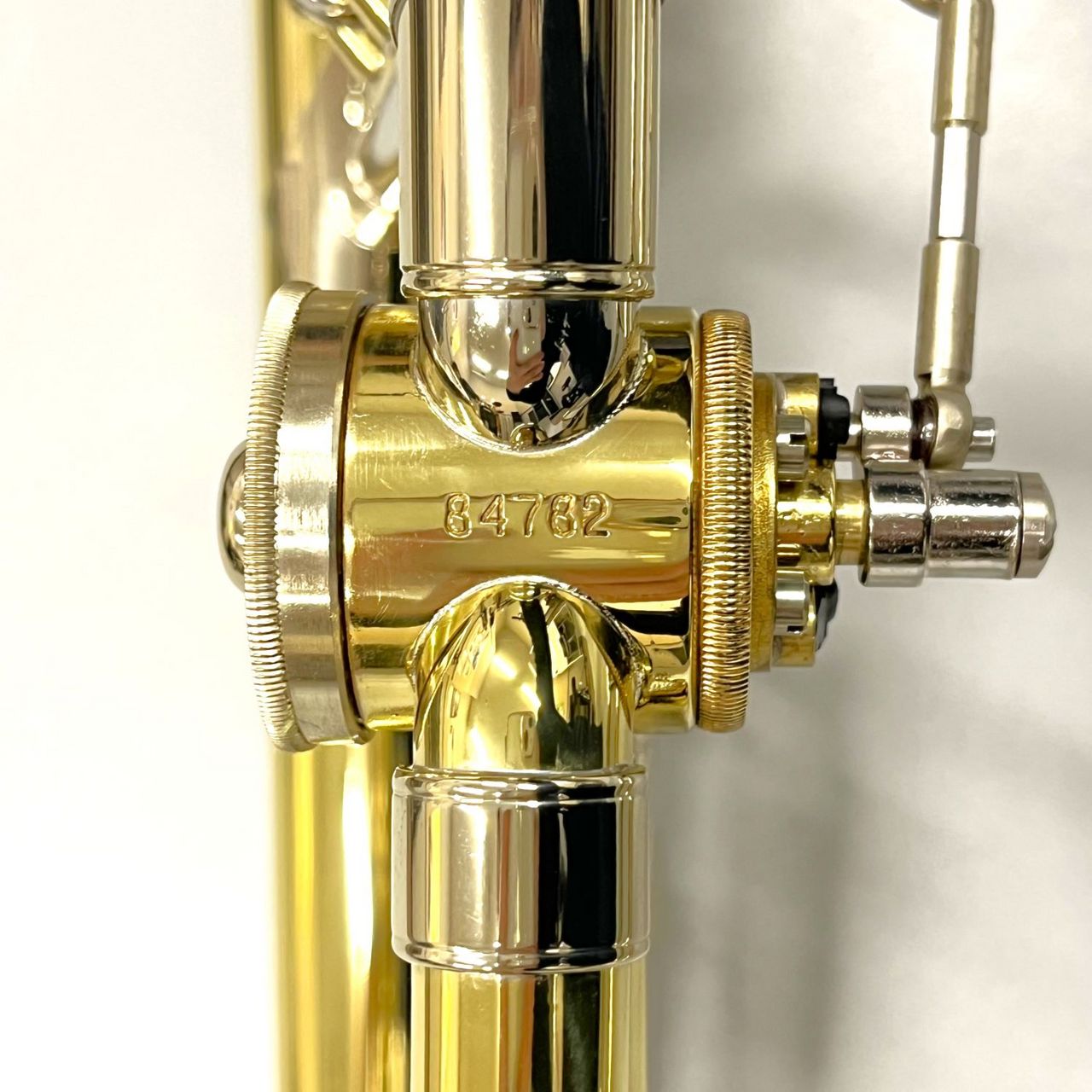 Bach 42BO GL イエローブラスベル ラッカー仕上げ オープンラップ