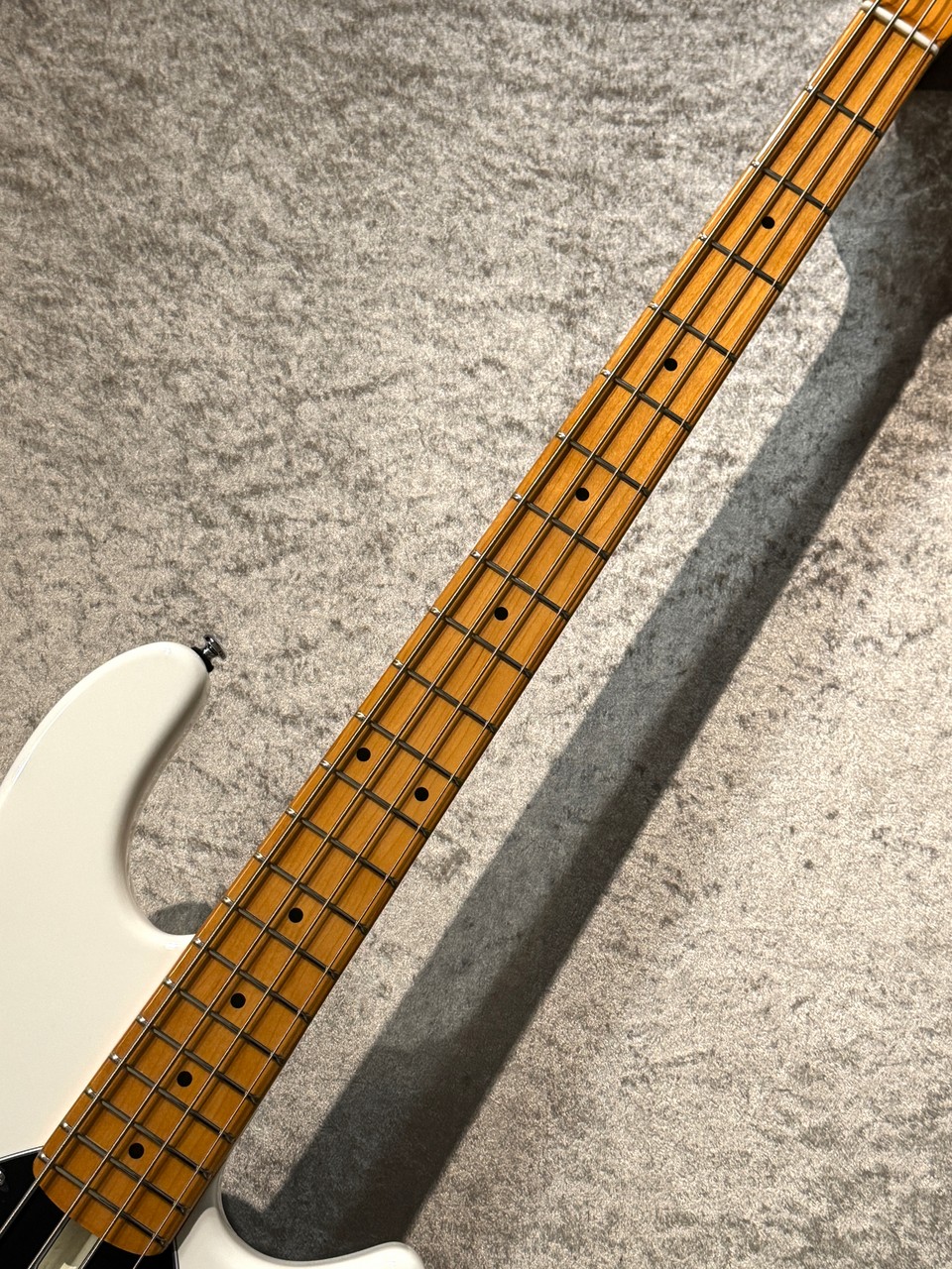 Sire Z3 4-String -Antique White-【軽量3.81.kg】【マホガニーボディ
