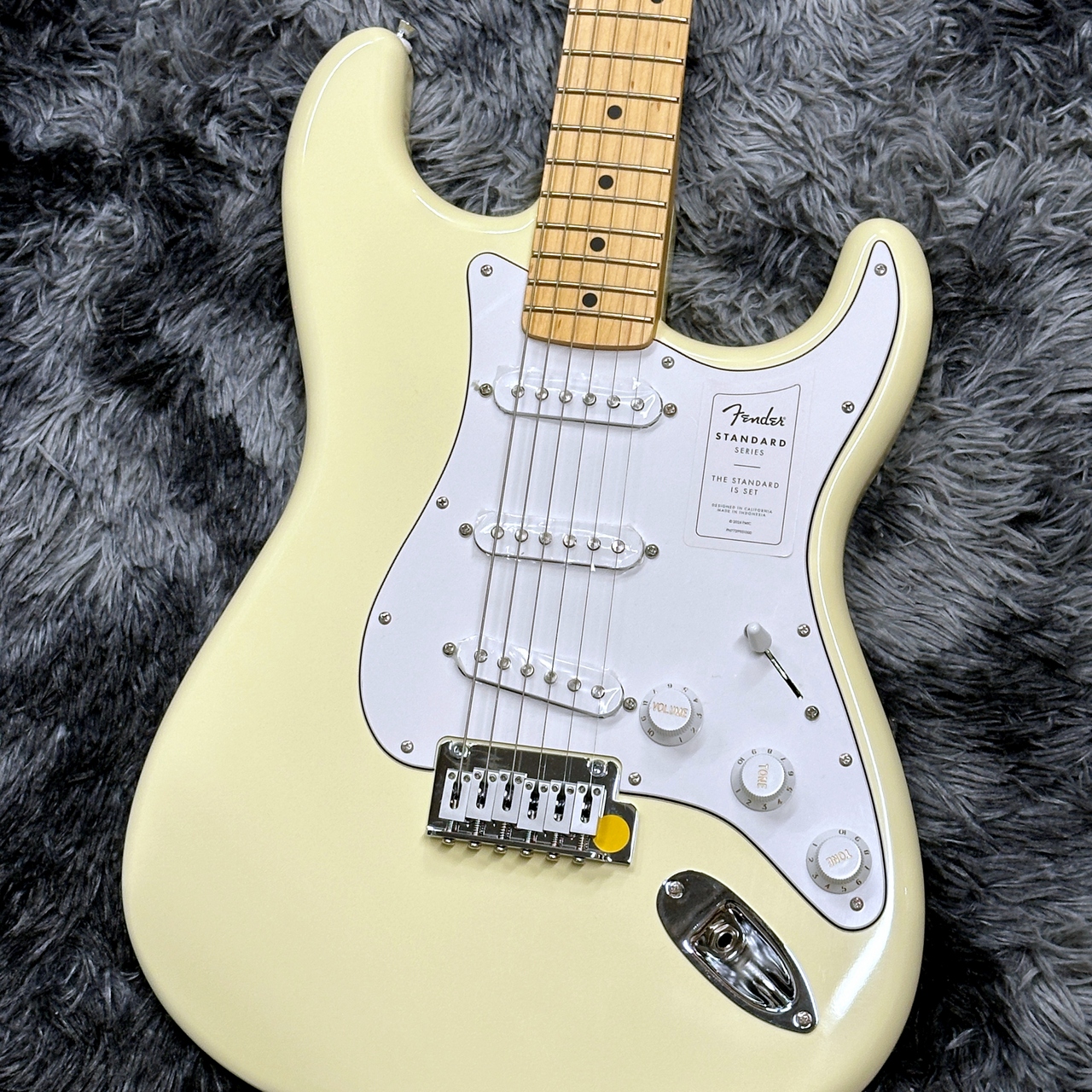 Fender Standard Series エレキギター アイボリー Fender Standard Stratocaster Olympic White / Maple【2025年
