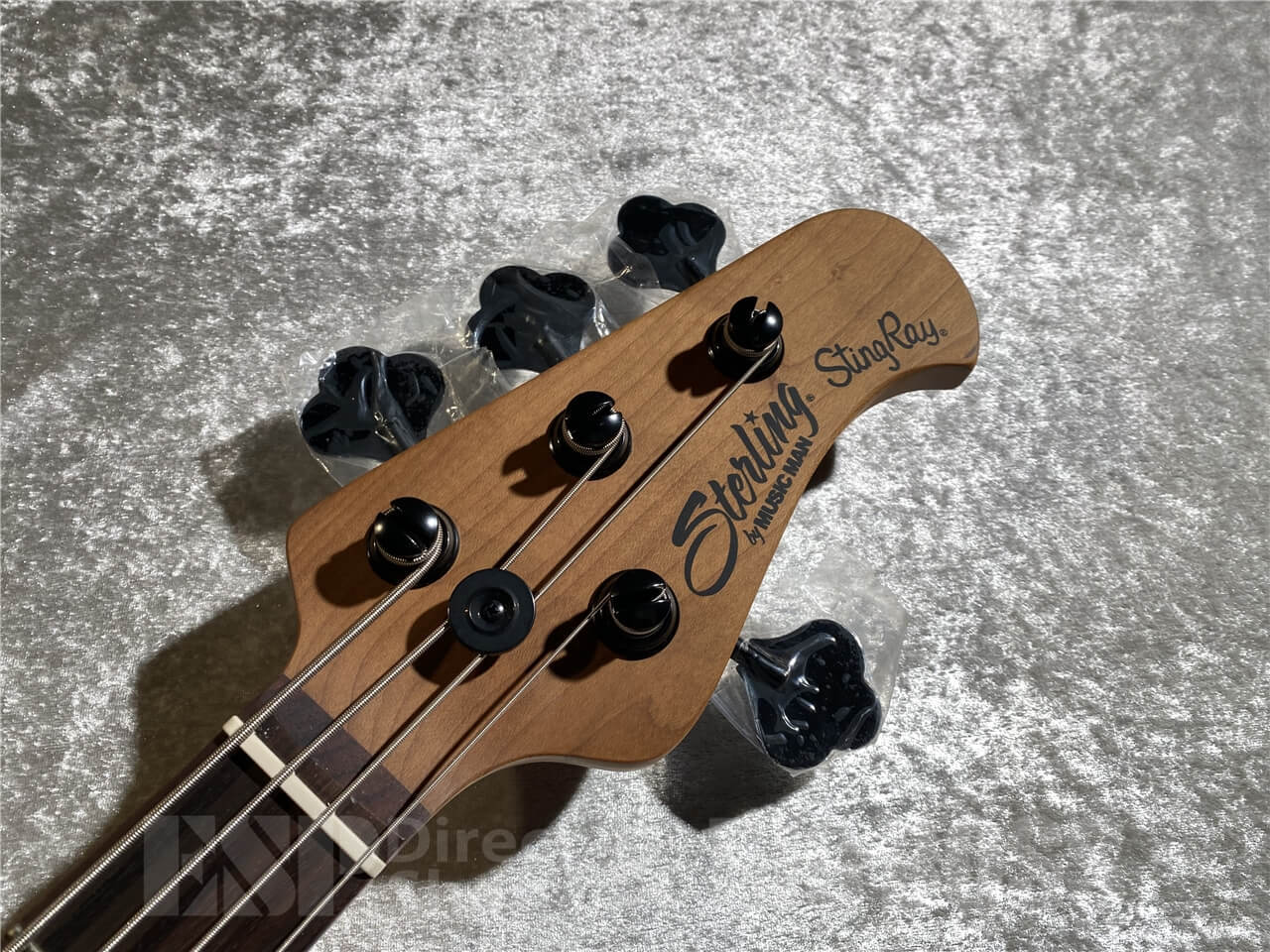 Sterling by MUSIC MAN STINGRAY RAY34 HH Spalted Maple Top (Blood