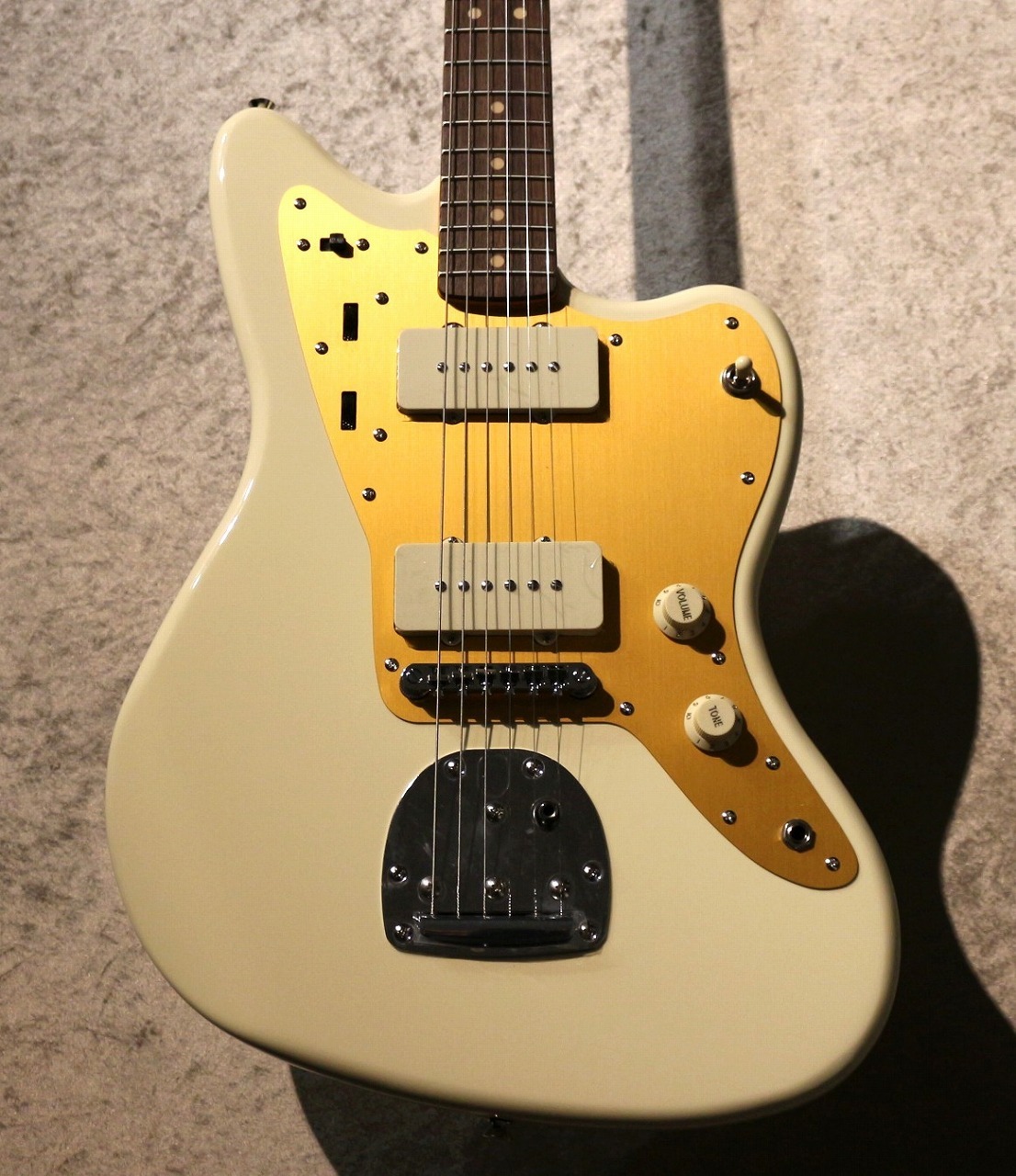 Squier by Fender 【人気モデル!】J Mascis Jazzmaster ~Vintage White