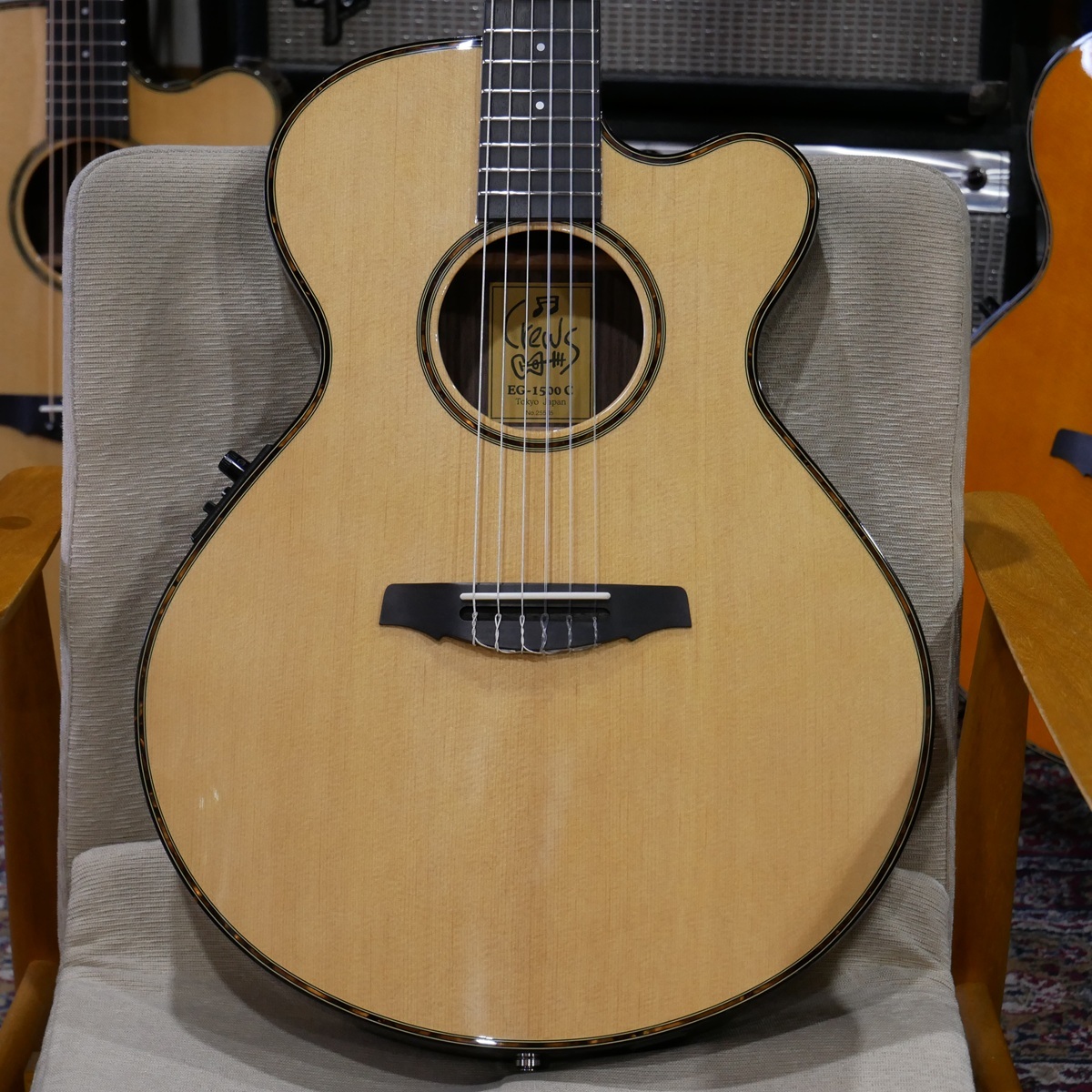 【wxd】 CREWS EG-1500C Crews Maniac Sound EG-1500C / Natural 【抜群の演奏性を誇る