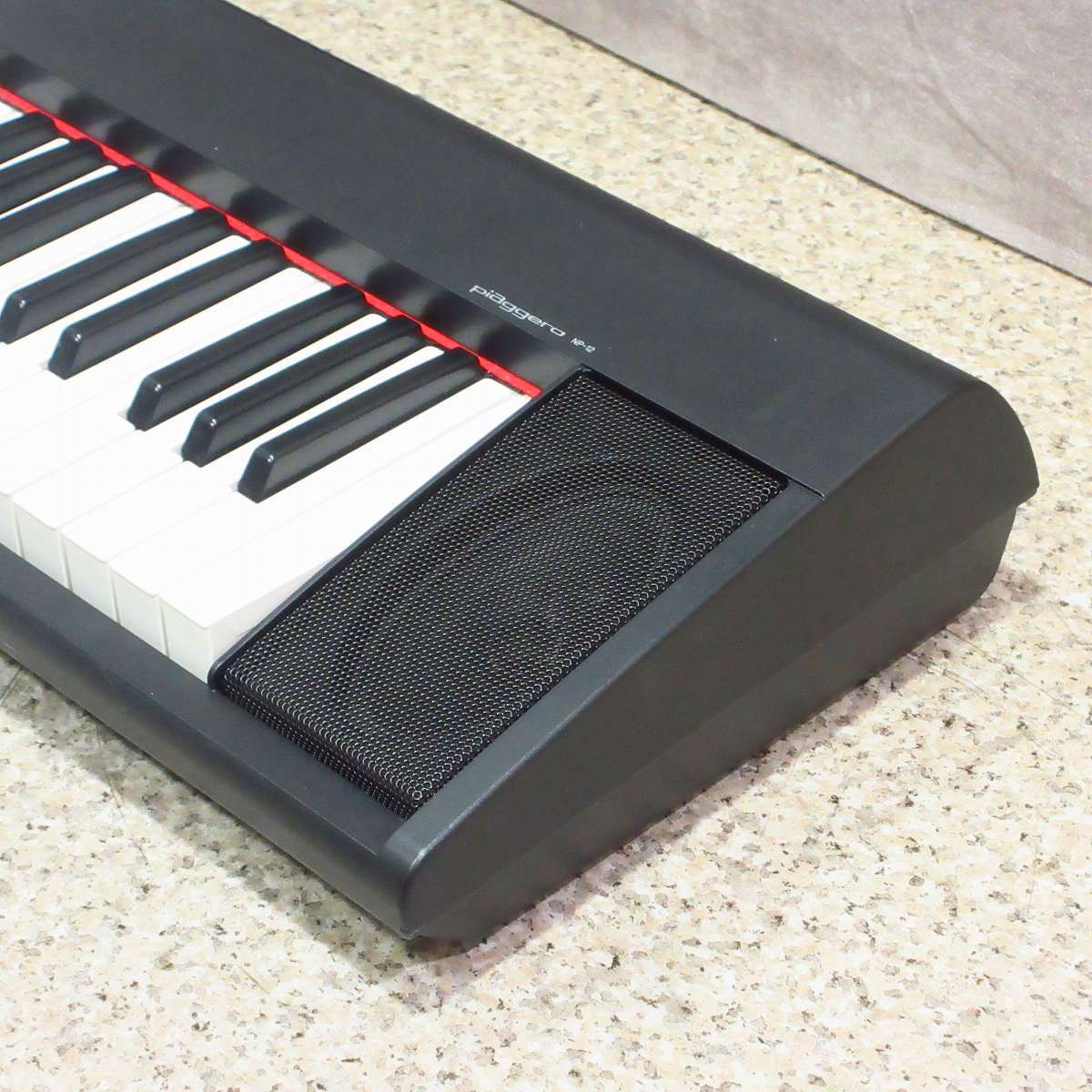 YAMAHA NP-12B シンプル＆スタイリッシュな61鍵盤キーボード 【横浜店