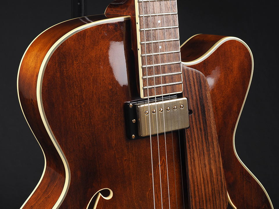 ギター Eastman AR-403CE Antique Red Eastman AR-403CE ~Antique Red~（中古）【楽器検索デジマート】