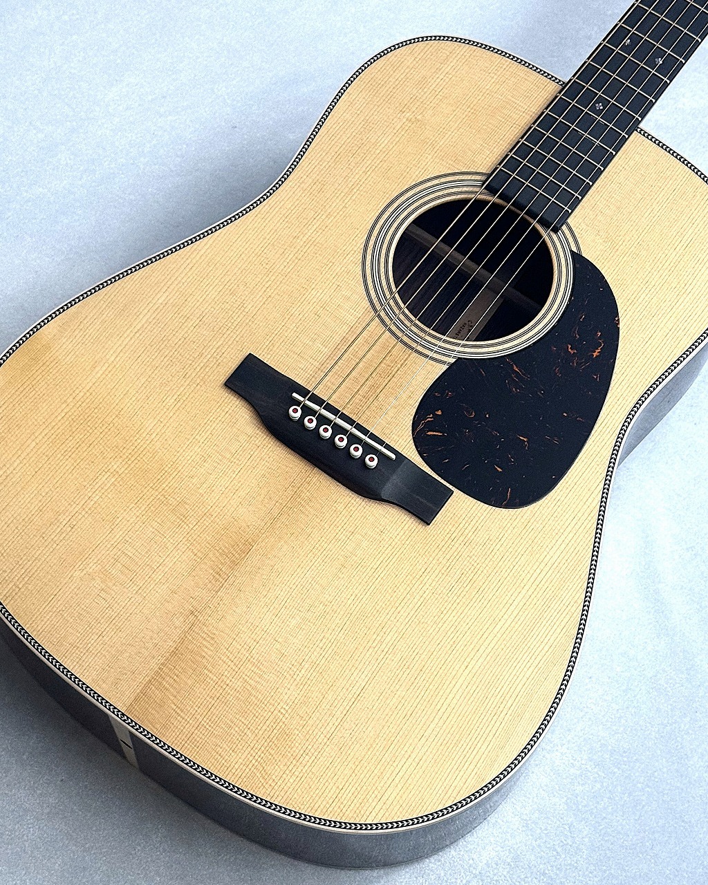 Martin 【表現力の高いD-28の上位モデル】 D-28 Modern Deluxe