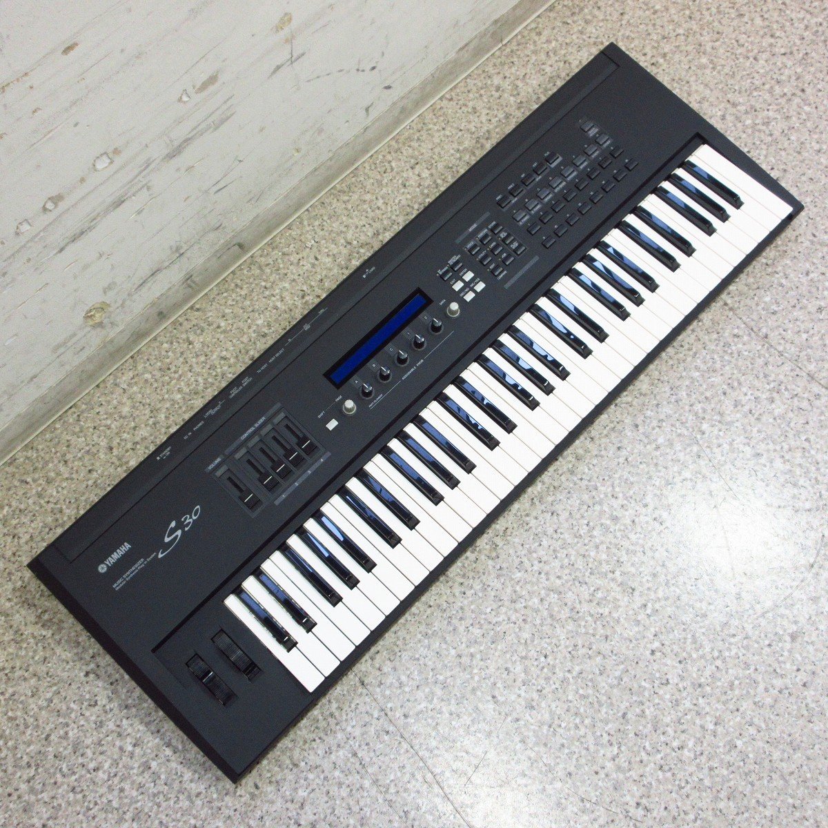 YAMAHA S30 