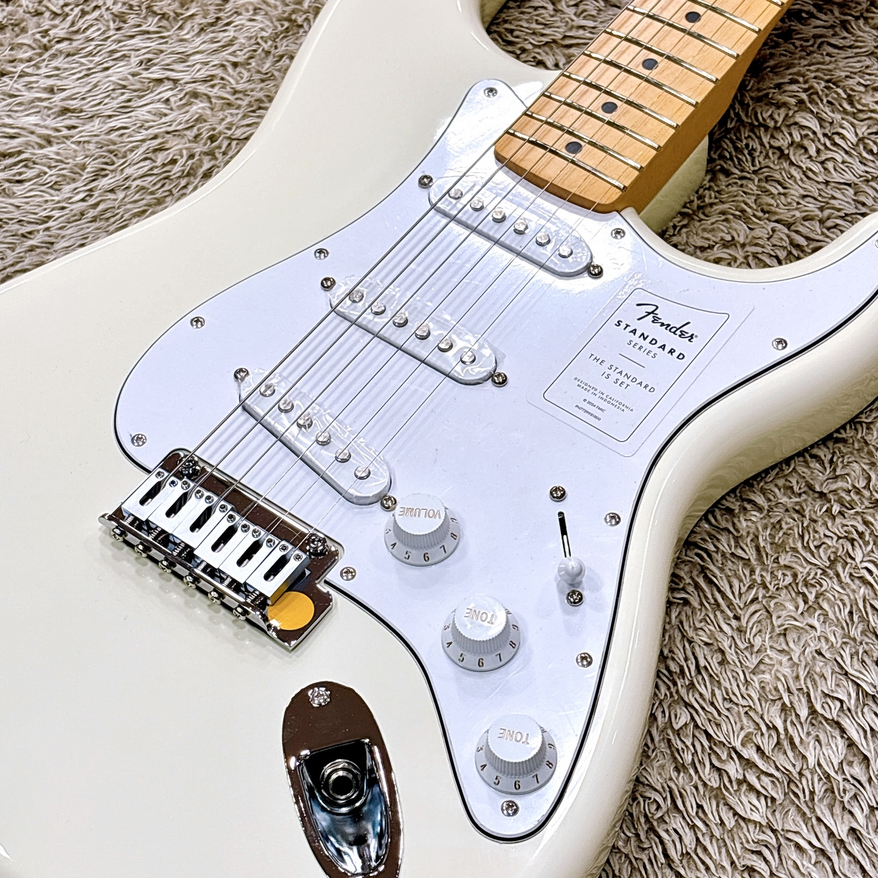 Fender Standard Stratocaster Olympic White / Maple【特価】【旧価格
